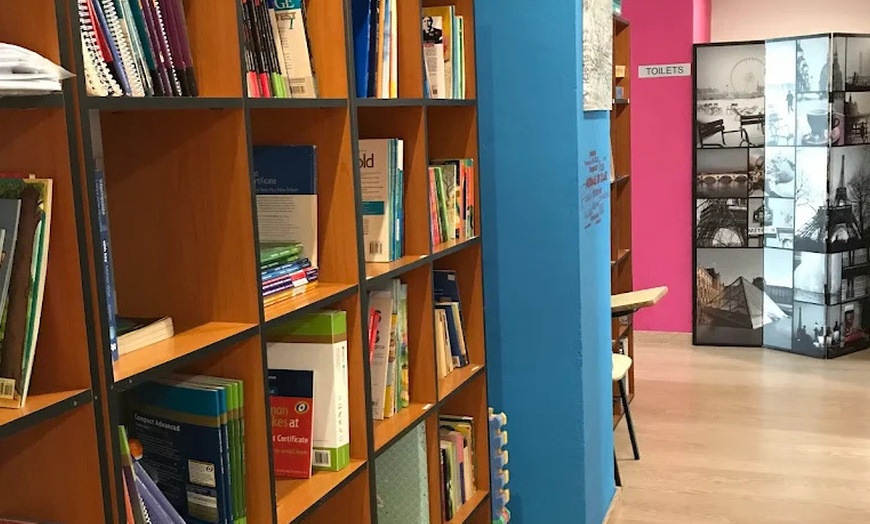 Image 4: Hasta 1 año de clases de inglés (cualquier nivel) o refuerzo escolar