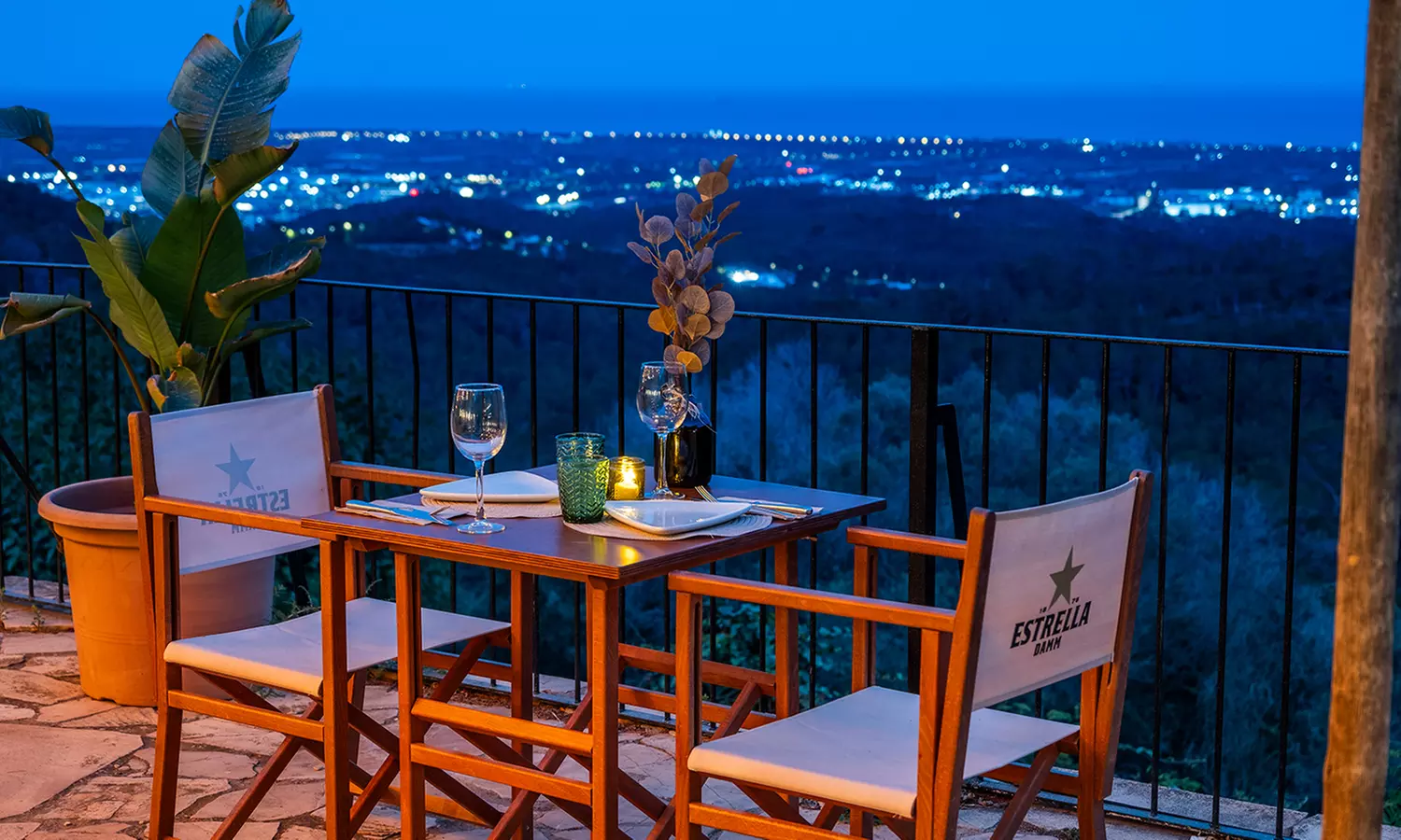 ¡Cena bajo las estrellas! Menú completo para 2 o 4 con botella de vino