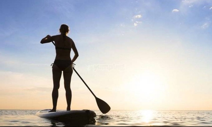 Image 4: Diversión acuática con 1 h de paddle surf con Motos de Agua Poniente