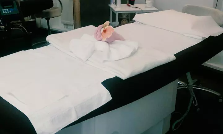 1x oder 2x 60 Min. medizinische Microneedling-Behandlung für das Gesicht für 1 Person (bis zu 55% sparen) - Second Medium