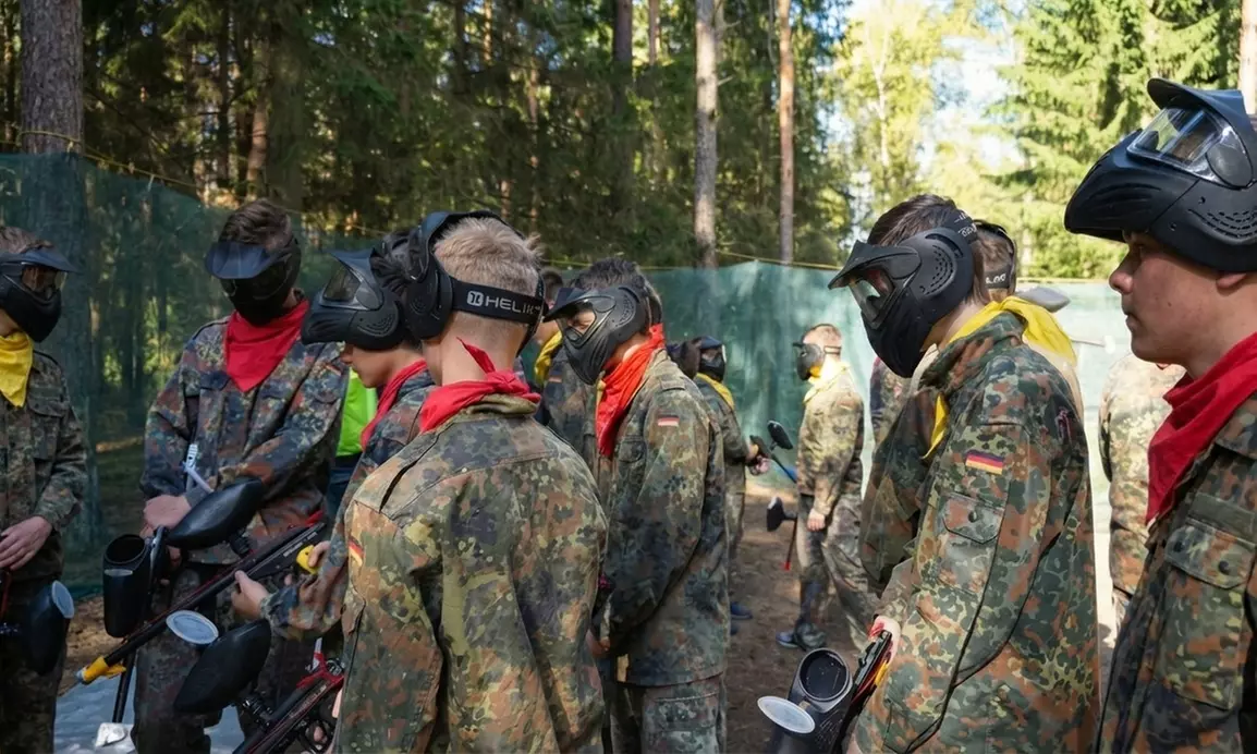 Paintball Party dla 10-18 osób: do 3000 kulek i wspólny grill po grze