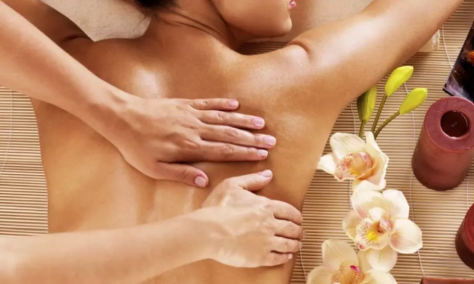 Rituel bien-être : gommage, enveloppement au thé vert et modelage