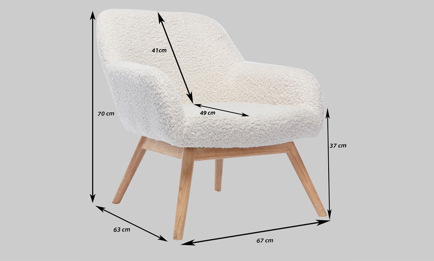 Image 6: Sillón de diseño acolchado con patas de madera