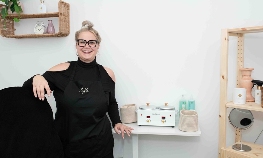 Image 3: Brazilian Wax met huidanalyse en nazorg voor een zijdezachte huid