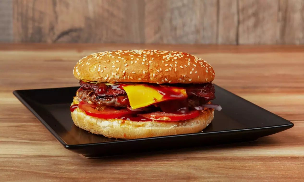 Burger-Menü mit Beilage nach Wahl inkl. Getränk für 1 - 4 Personen