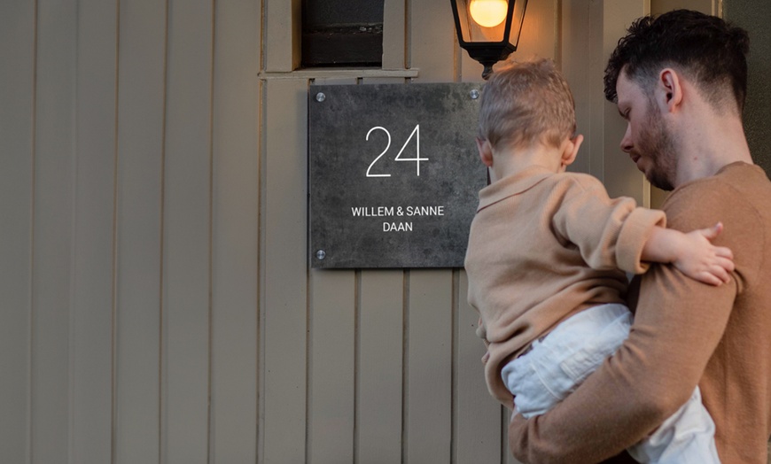 Image 1: Maak je huis uniek met gepersonaliseerde deurbordjes
