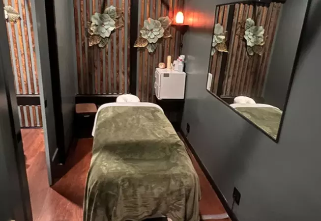 Unwind with an One 60-Minute Deep Tissue or Thai Aroma Massage
