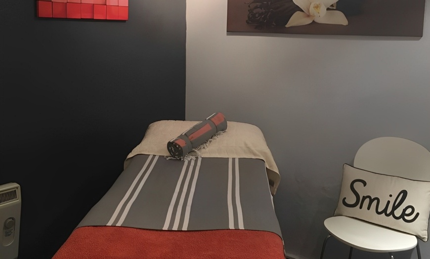 Image 3: 30-Min Back, Neck & shoulder massage or Deep Tissue or Sports Massage 