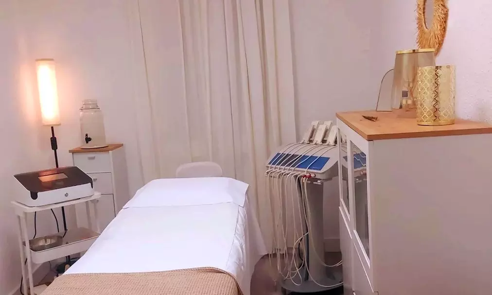 Tratamiento reductor con Lipolaser con opción a masaje drenante en En cuerpo y Alma Bienestar y estética Integral