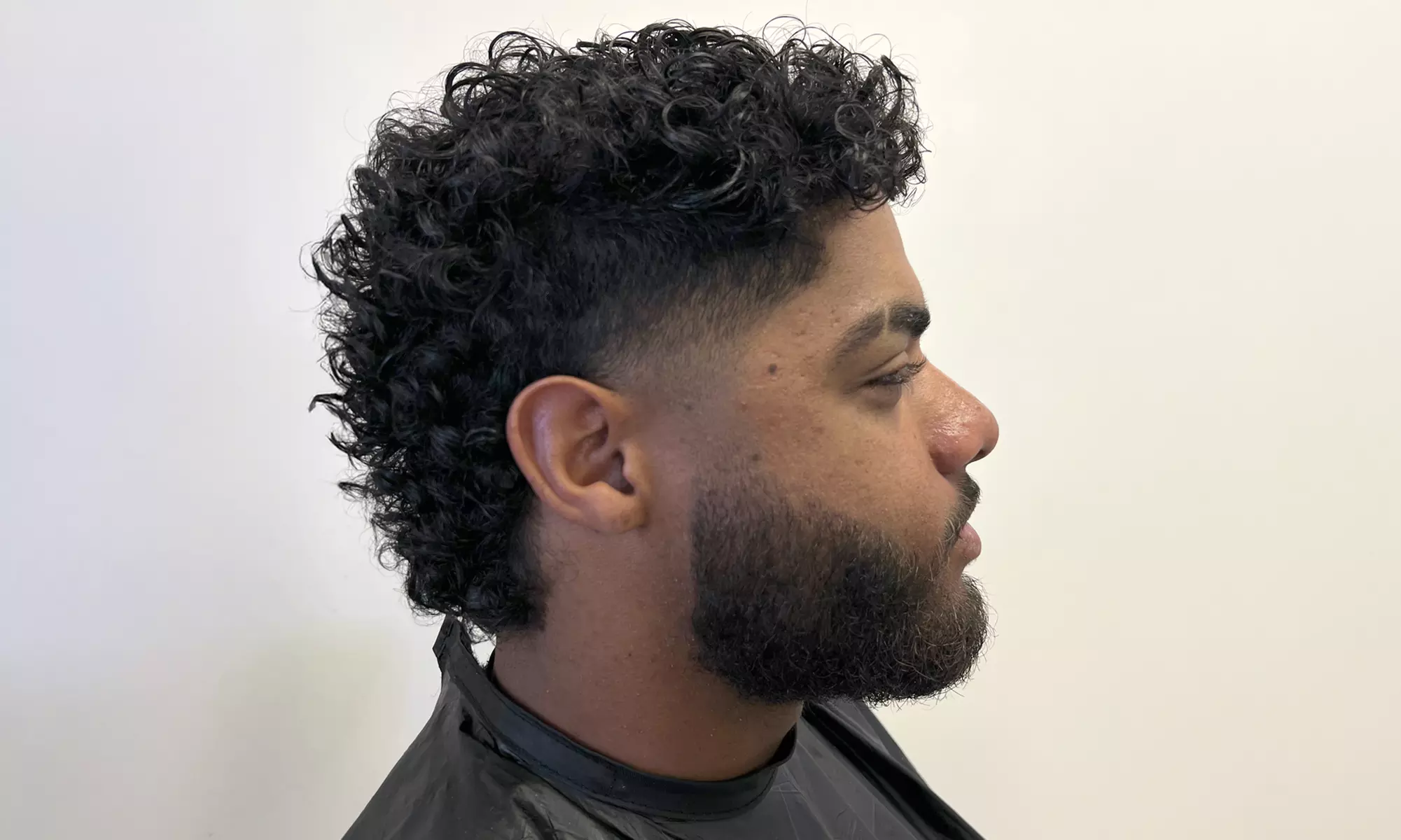 Transform Your Look with a Men's Haircut with or without Shampoo