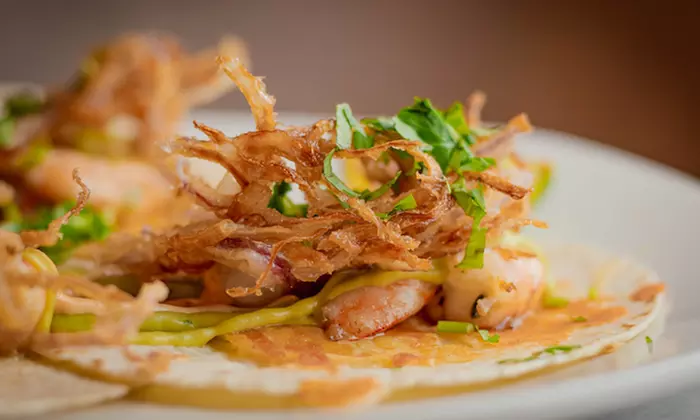 Menú mexicano para 2 o 4 personas con platos, bebidas y cócteles