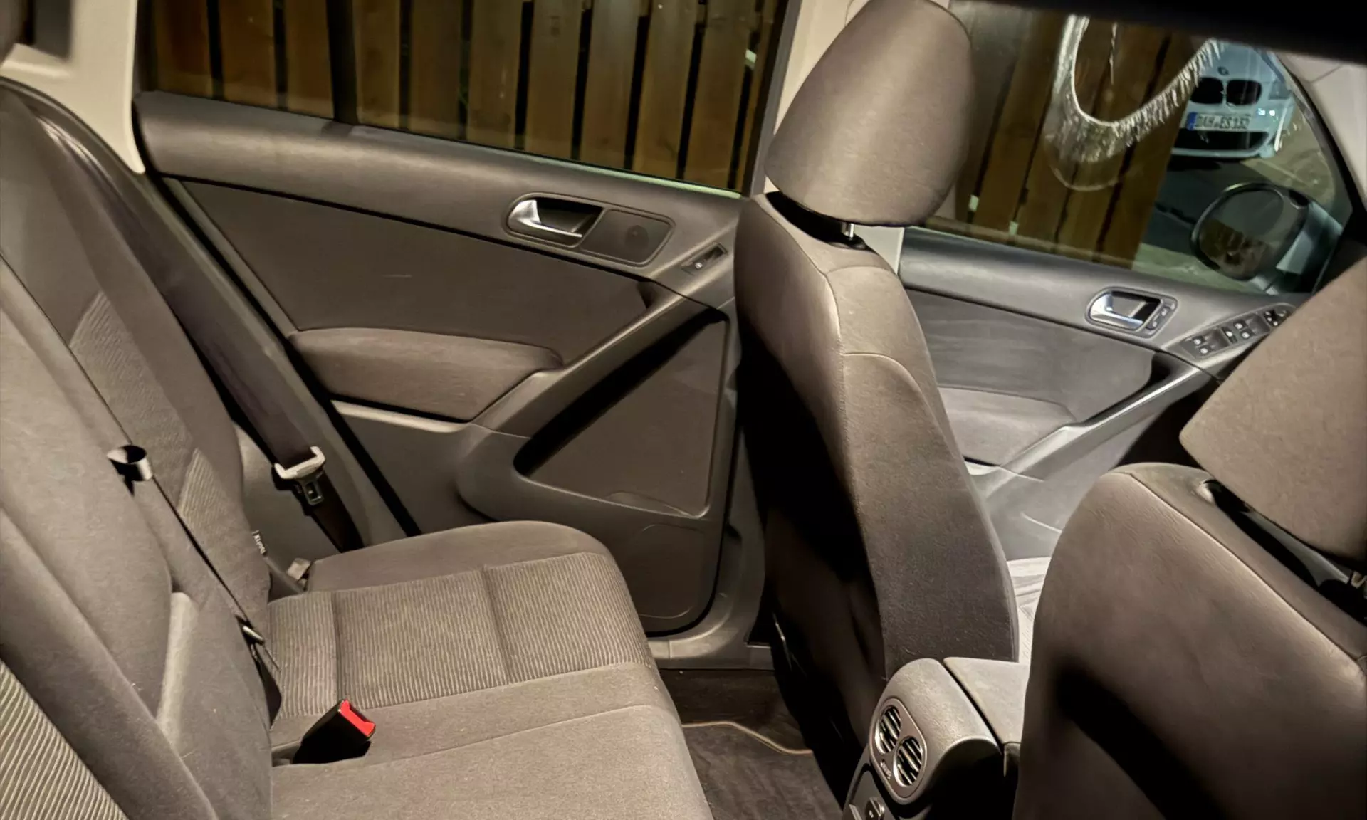 Innenraum-Reinigung, Politur oder Komplettpaket mit Innen- und Außen-Reinigung für 1 PKW (bis 51% sparen) - Primary Image