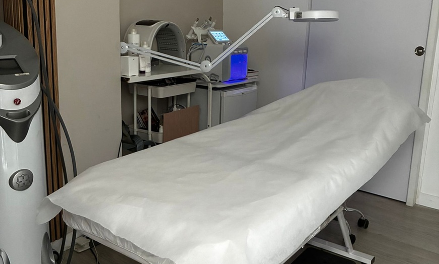 Image 2: Lifting de pestañas con opción de tinte y servicios de cejas para 1