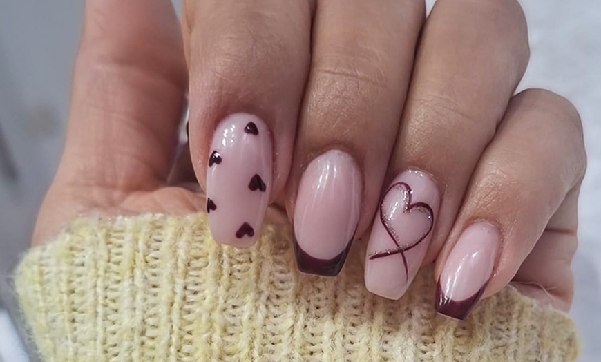 Image 7: 1 o 3 sesiones de manicura y/o pedicura express con semipermanente