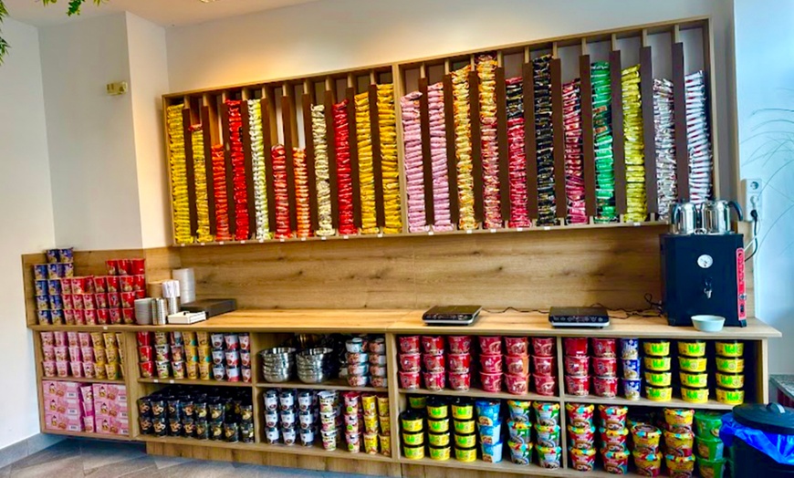 Image 3: Pimp my noodles: Instant Nudeln nach Wahl inkl. 2 Toppings & Getränk