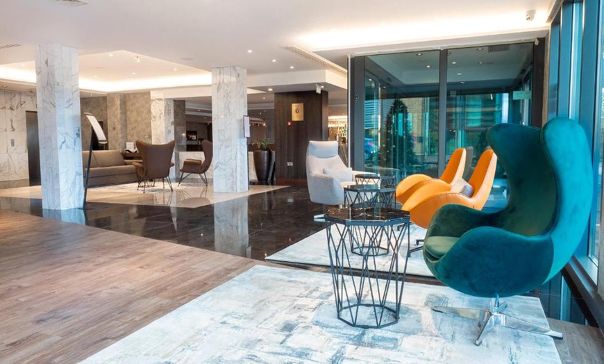 Image 2: Kingston: One or Two Nights Stay 