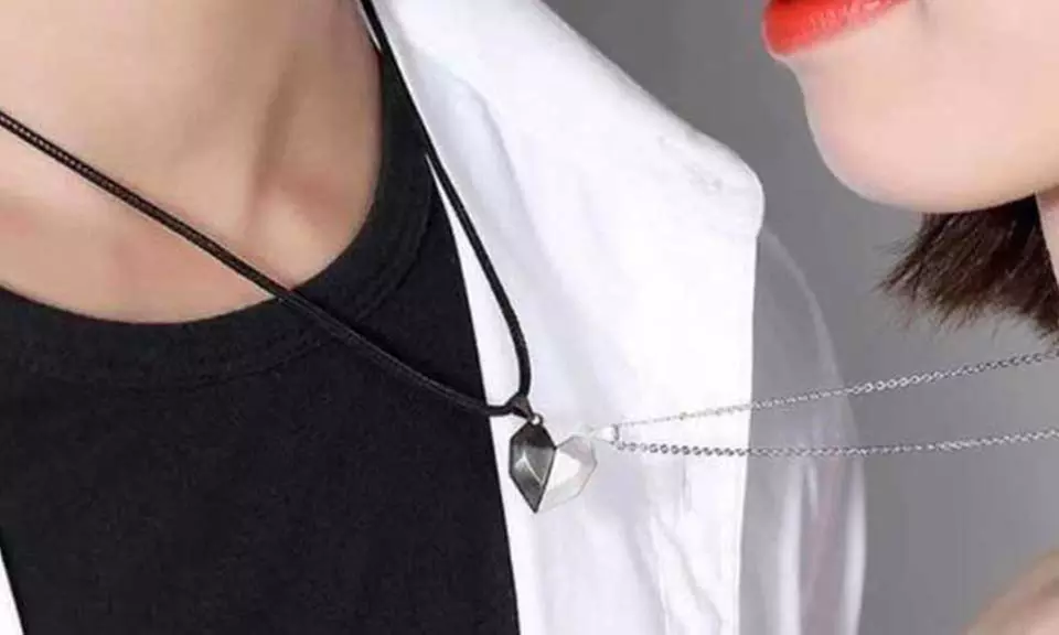 1 ou 2 colliers avec demi-coeur magnétique, livraison offerte - Primary Image