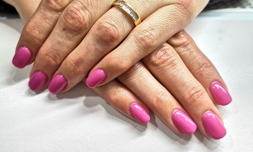 Image 7: Sesión de manicura, pedicura o ambas con esmaltado a elegir para 1