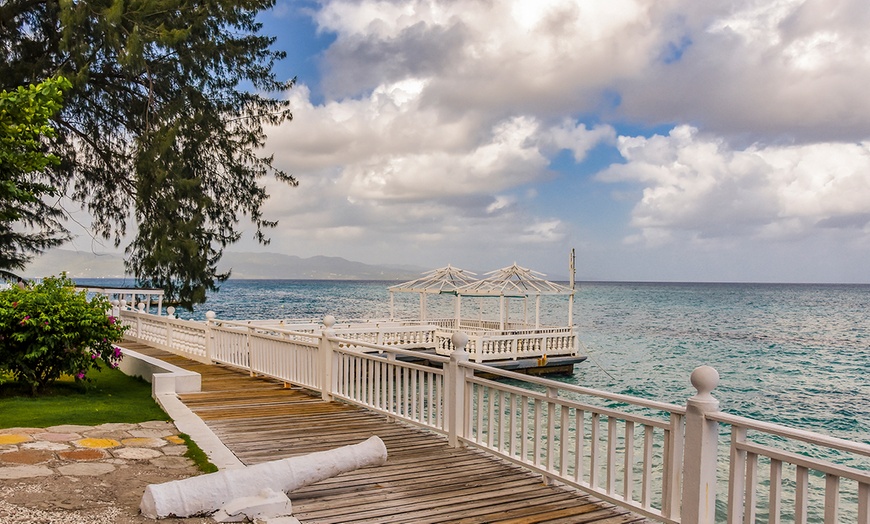 Image 2: ✈ 3-Night All-Inclusive Grand Decameron Montego Beach Vacation w/Air
