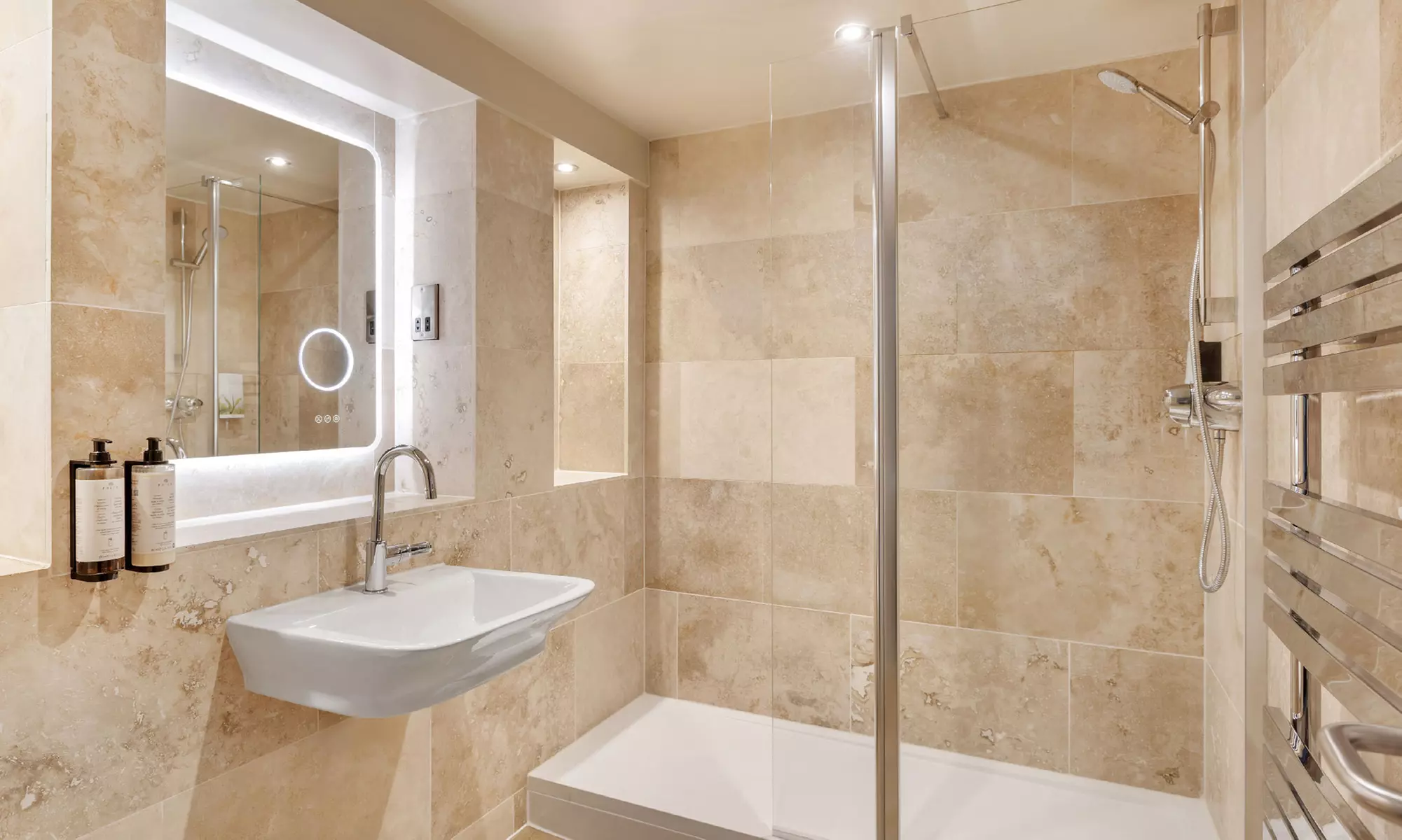 Rolling Hillside Retreat in Devon: Scenic Apartment Stay up to 6