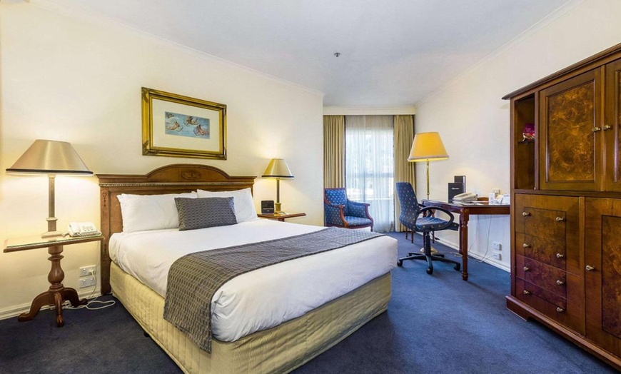 Image 2: Melbourne, Forest Hill: Queen Room with Breakfast at Canterbury Hotel