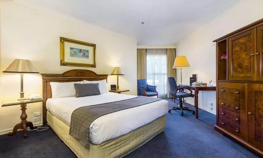 Image 2: Melbourne, Forest Hill: Queen Room with Breakfast at Canterbury Hotel