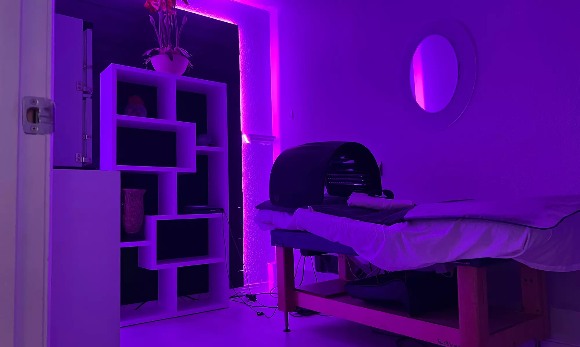 1 or 3 40-Min Salt halotherapy Sessions For 1 or 2 + Essential Oil