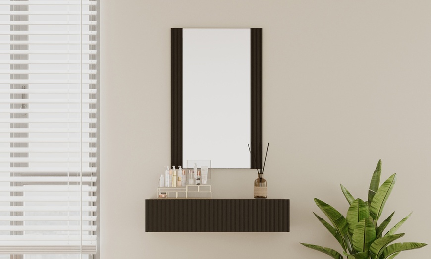 Image 12: Tocador acanalado con cajón y espejo 