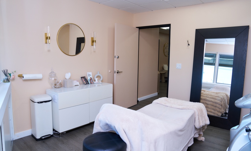 Image 2: Transform your body with revolutionary ultrasonic fat cavitation
