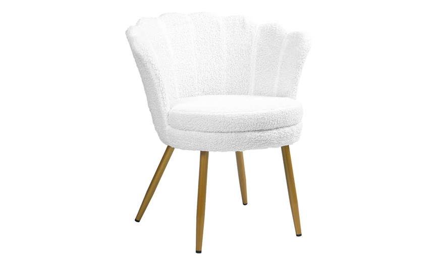 Image 59: Fauteuil coquillage en velours