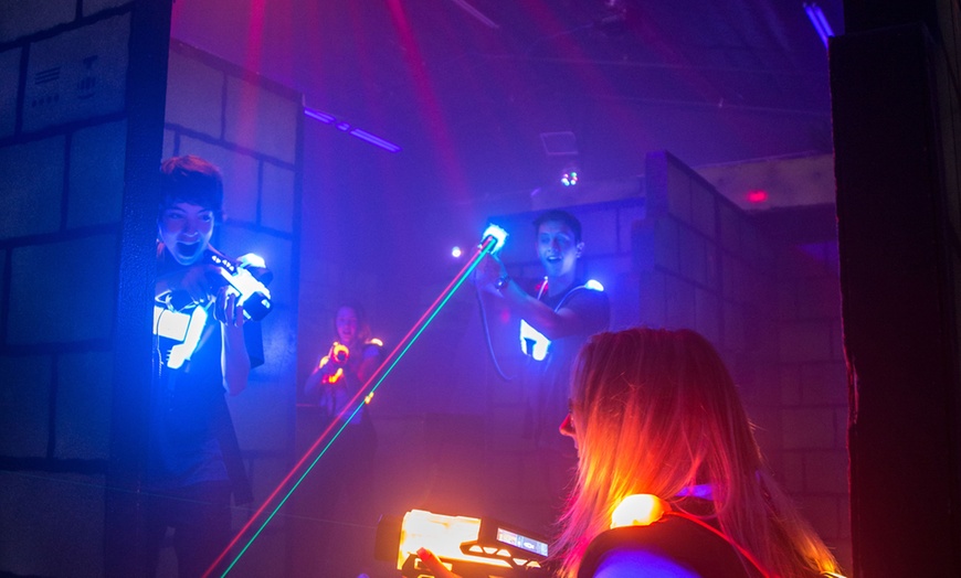 Image 15: 2 oder 4 Runden LaserTag inkl. Ausrüstung für 2 - 6 Personen 