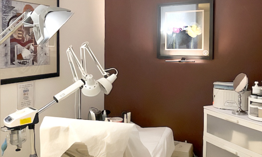 Image 5: Get 1, 2, or 3 Chemical Peel + Sun Screen + Scalp Massage Treatment 