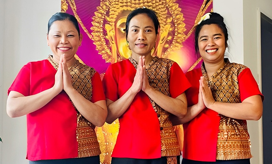 Image 4: 60 Min. Thai-, Aromaöl- oder Hot-Stone-Massage für 1 Person