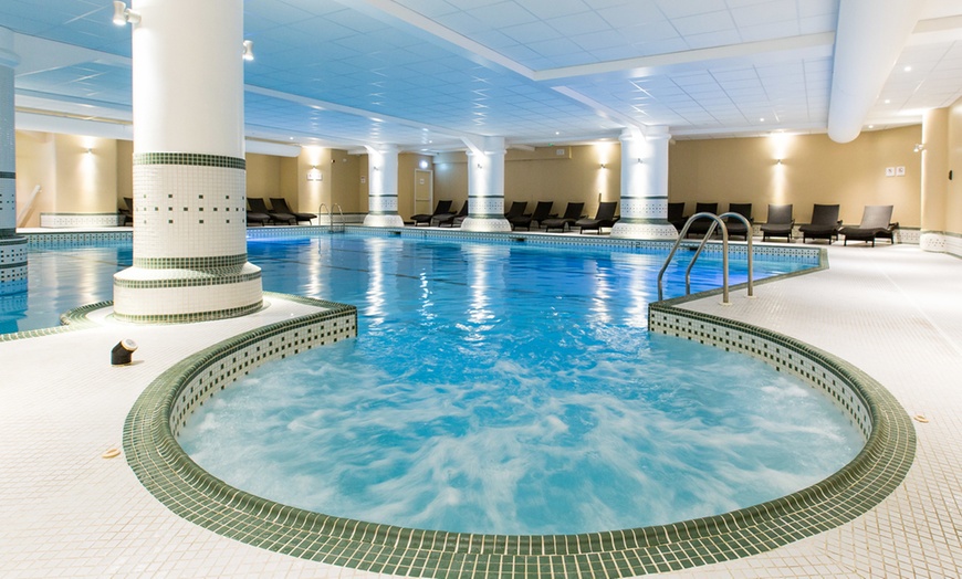 Image 2: Spa, Lunch & Prosecco | 18 Locations | QHotels (Up to 50% Off)