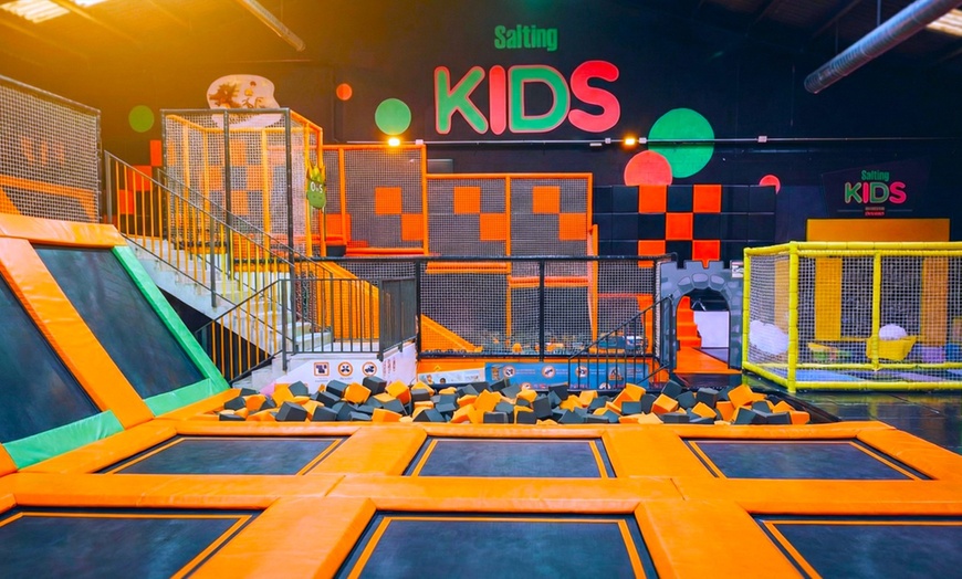 Image 8: 60 minutos de acceso a parque de saltos para 1, 2 o 4 personas