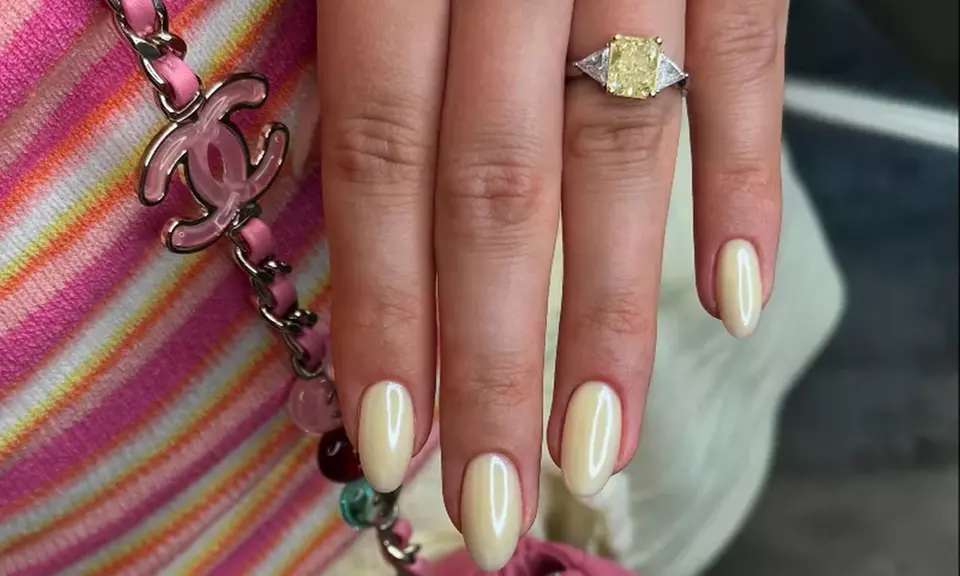 Mani- und / oder Pediküre optional mit Schellack und Fußmassage