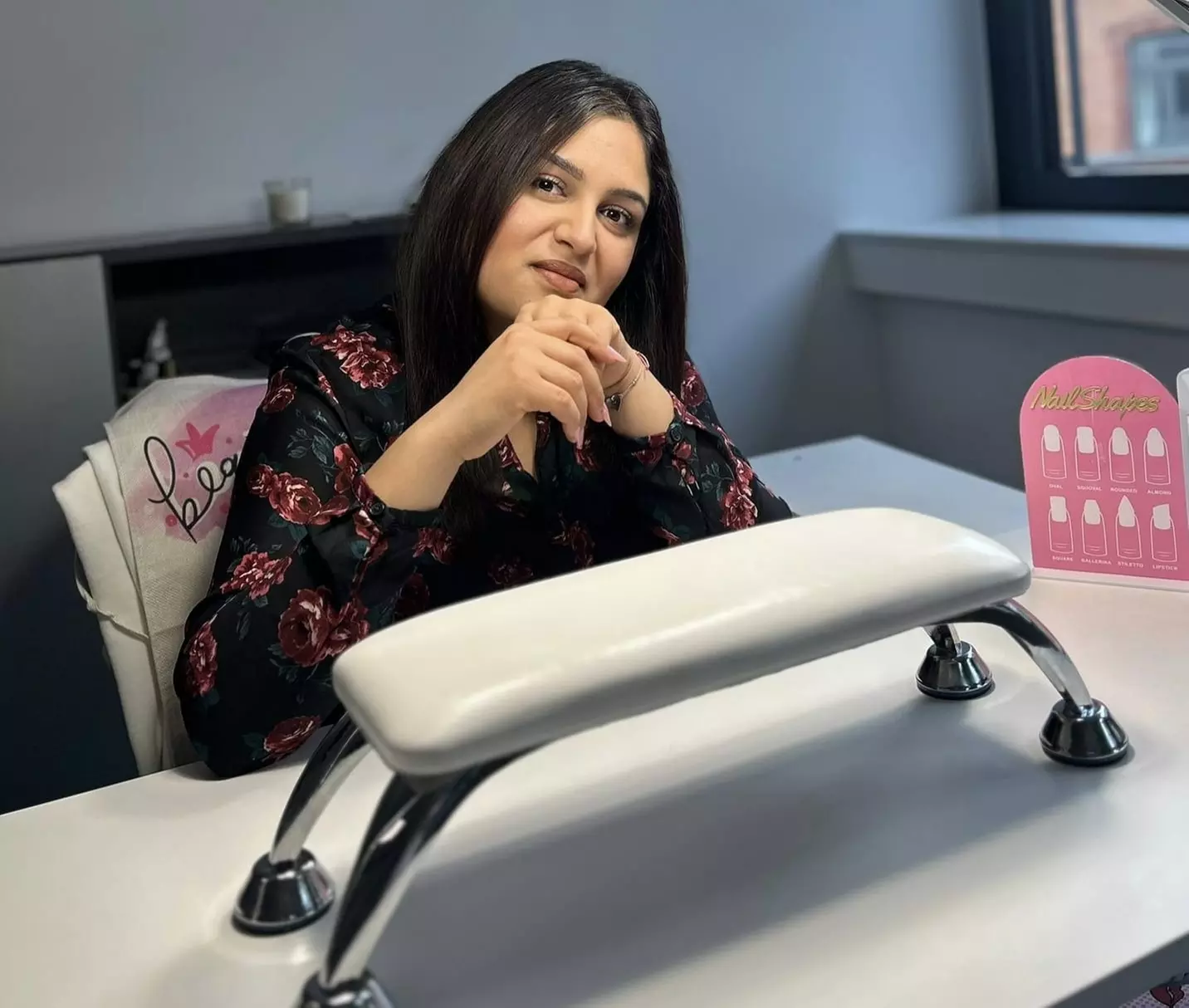 Klassische Maniküre mit Handcreme für 1 Person, optional mit Schellack