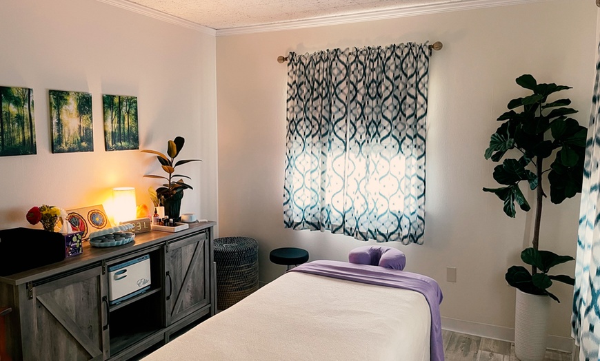 Image 3: 1, 3 or 5 30-Min Therapeutic Massages with Hot Stones or Aromatherapy