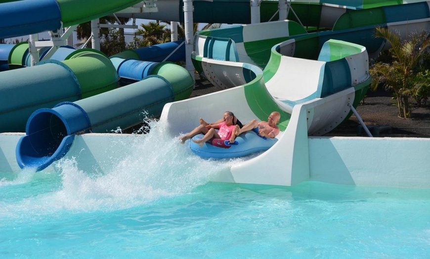 Image 8: Entrada para niño o adulto a parque acuático Aqualava en Lanzarote