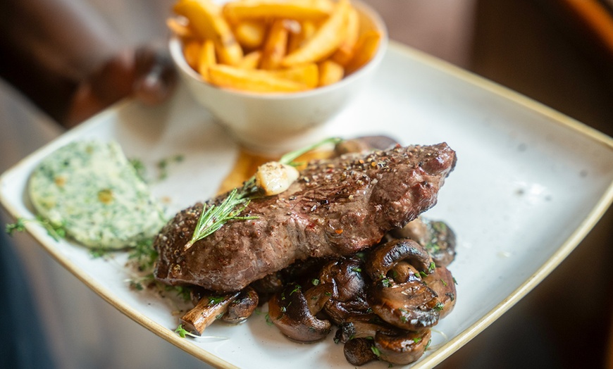 Image 12: Romantisches 3-Gang-Candlelight-Deluxe-Menü für 2 oder 4 Personen