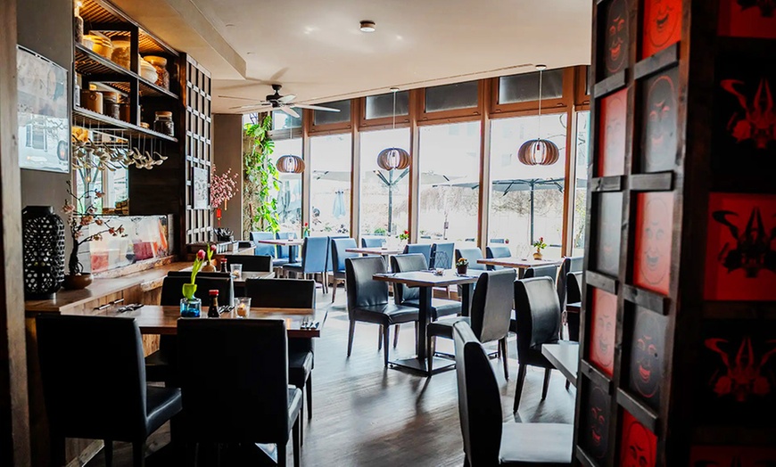 Image 2: Exklusive Sushi-Platte "Zen selection" für 2 oder 4 Personen