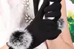 Gants tactiles et élégant Nelly avec pompon en fausse fourrure - Second Medium