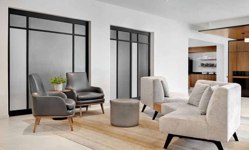 Image 3: Modern Stay with Easy Access to NYC