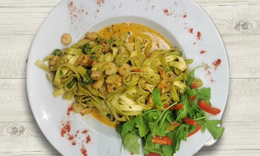 Image 8: Pizza oder Pasta nach Wahl inkl. Salat für 1, 2 oder 4 Personen