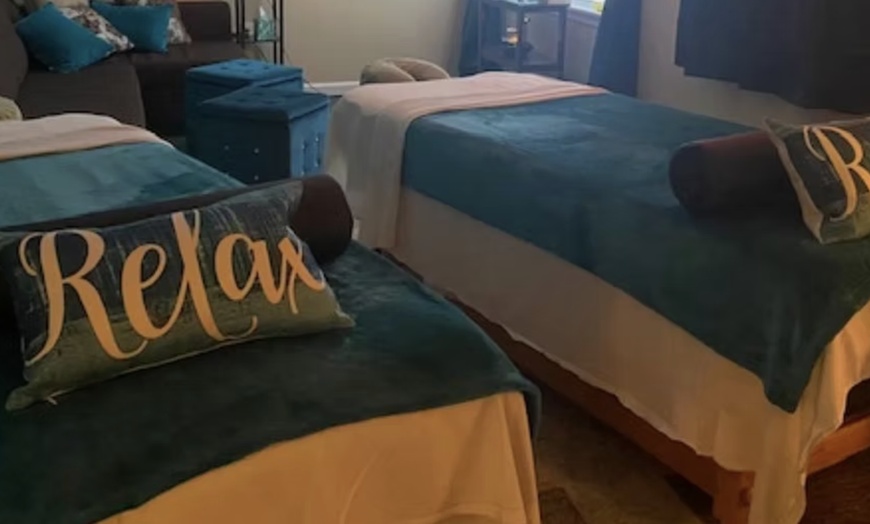 Image 3: 60-Minutes Swedish/Deep Tissue Massage or Couples Massage