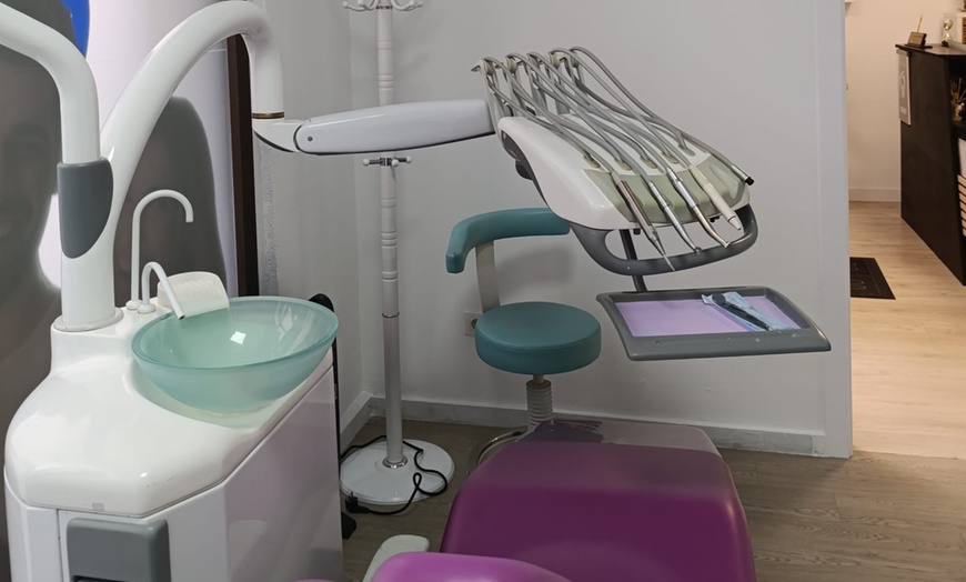 Image 3: Hasta 71% de dto. en Limpieza dental en Clinica Dental Estetica Ident Lab