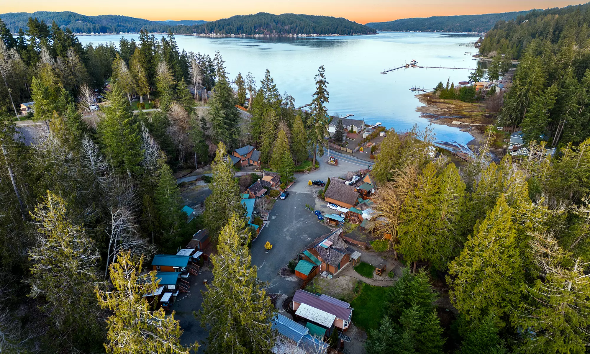 Cozy Waterfront Cottages with Private Hot Tubs on Hood Canal