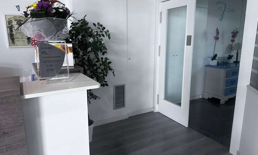 Image 10: Lifting facial: 8 o 12 hilos tensores monofilamento o 6 multifilamento