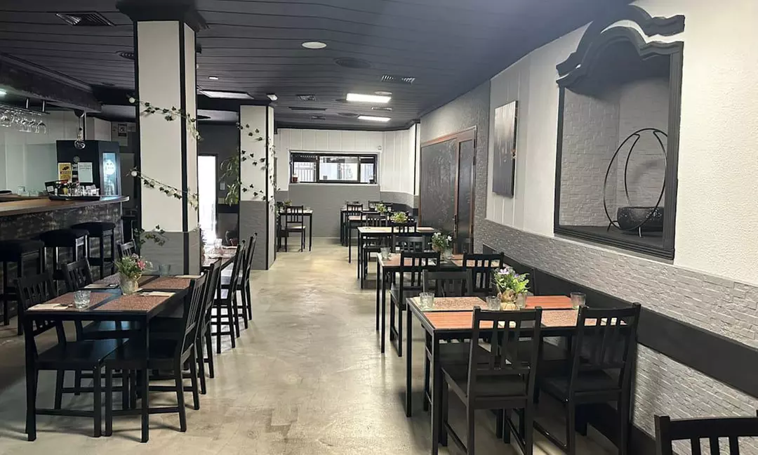 Menú para 2 o 4 personas con entrante, principal, postre y bebidas