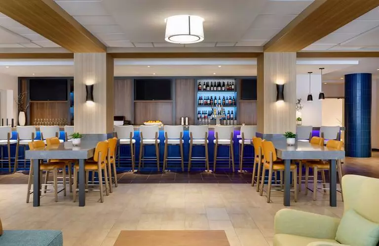 Comfortable Budget Hotel Near LAX With Parking Included
